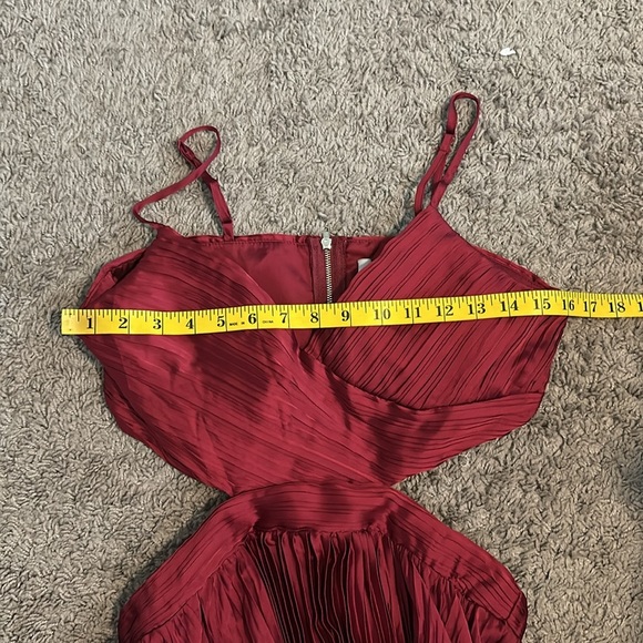 NWOT Lulu's cherry red side cut out pleated Maxi gown - Picture 12 of 12